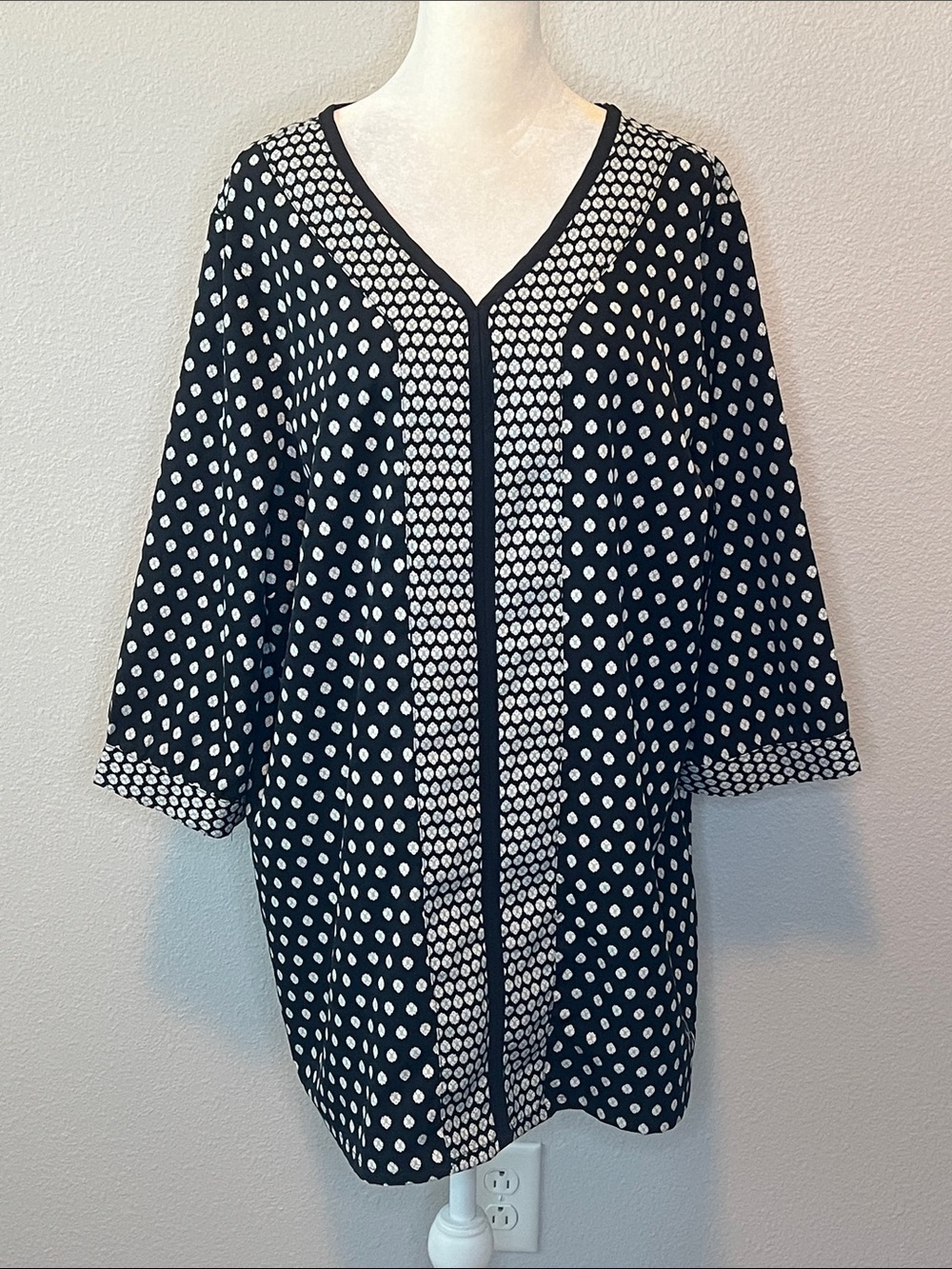 Blair VNeck Tunic Blouse Black Geo Print Size XL